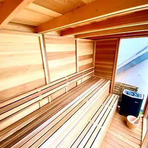 the-square-vacation-rental-with-outdoor-sauna-centre-of.hotelsantwerp.net/